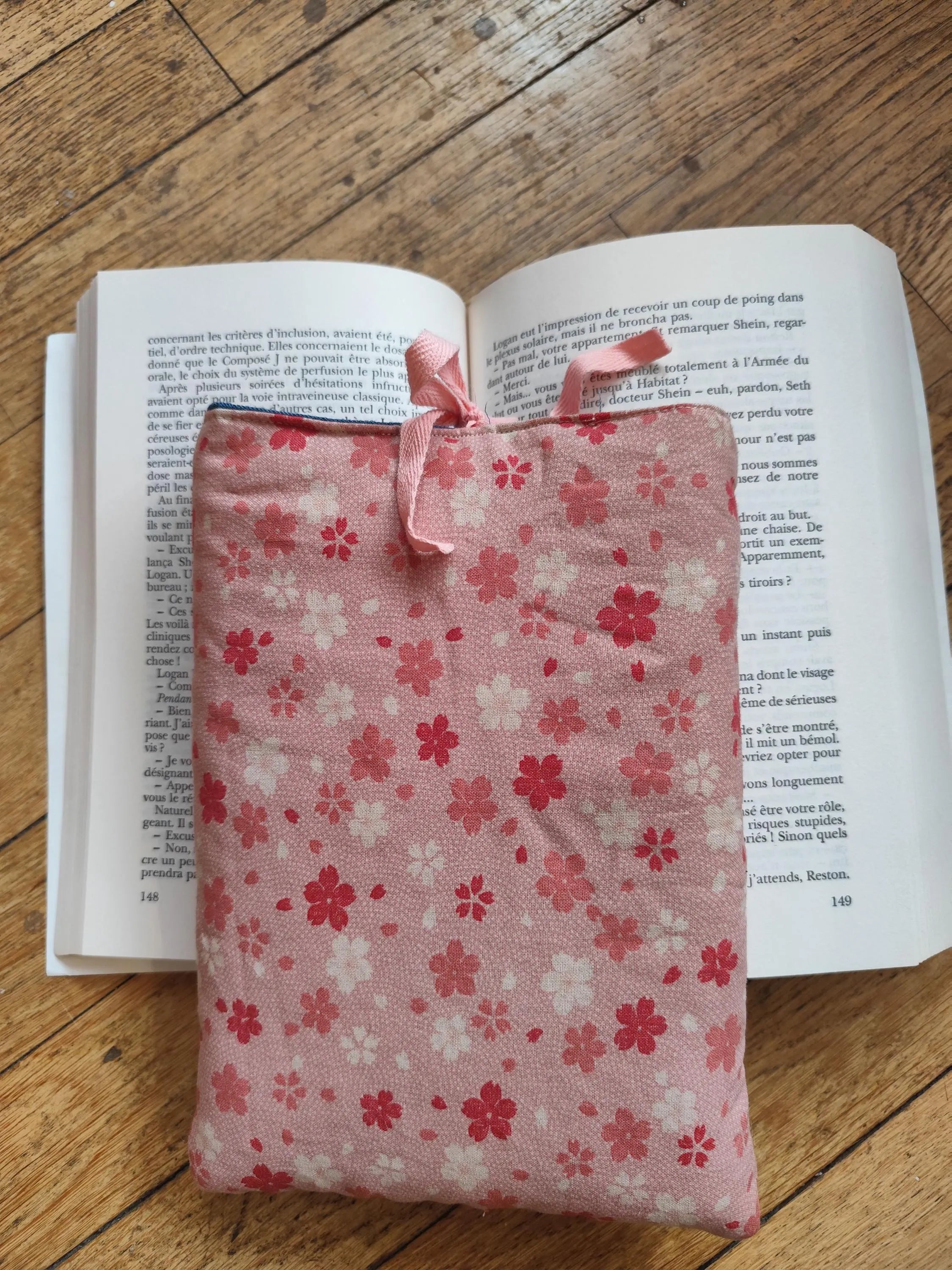 Pochette réversible Sakura – Fleurs de cerisier & bleu Jean