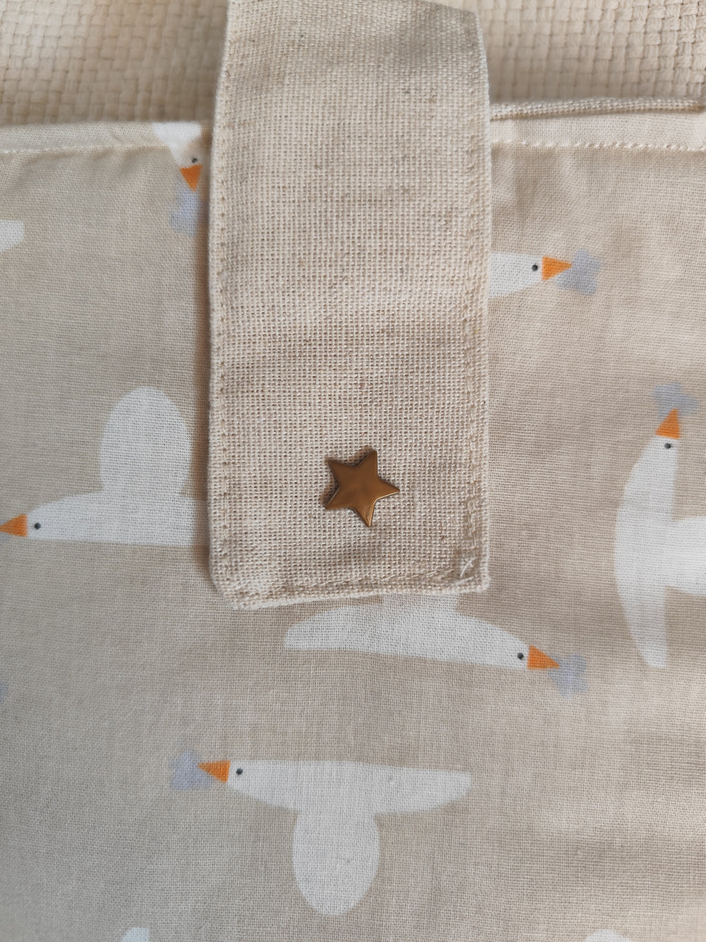 Lined and quilted pouch – Seagulls