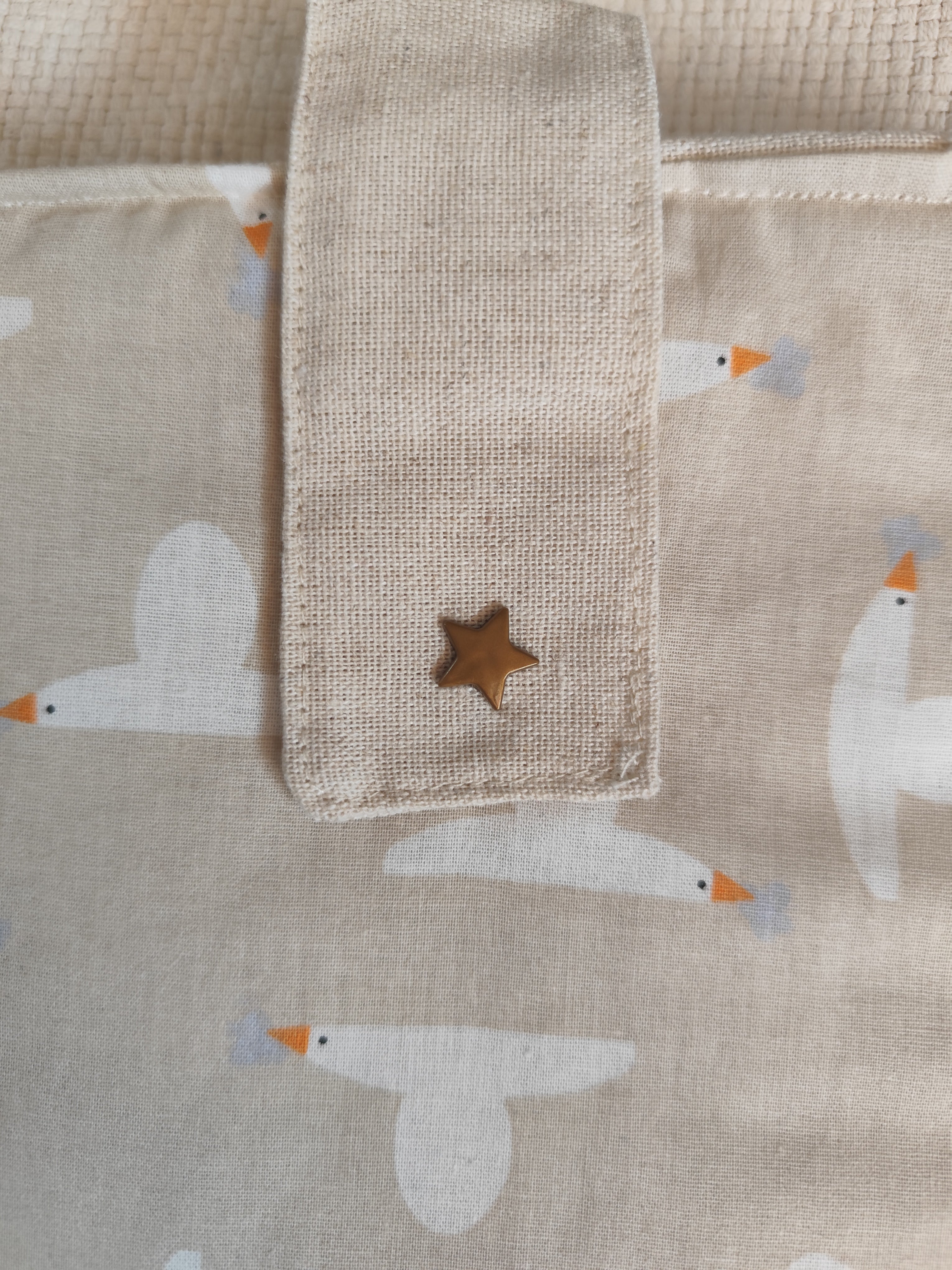 Lined and quilted pouch – Seagulls
