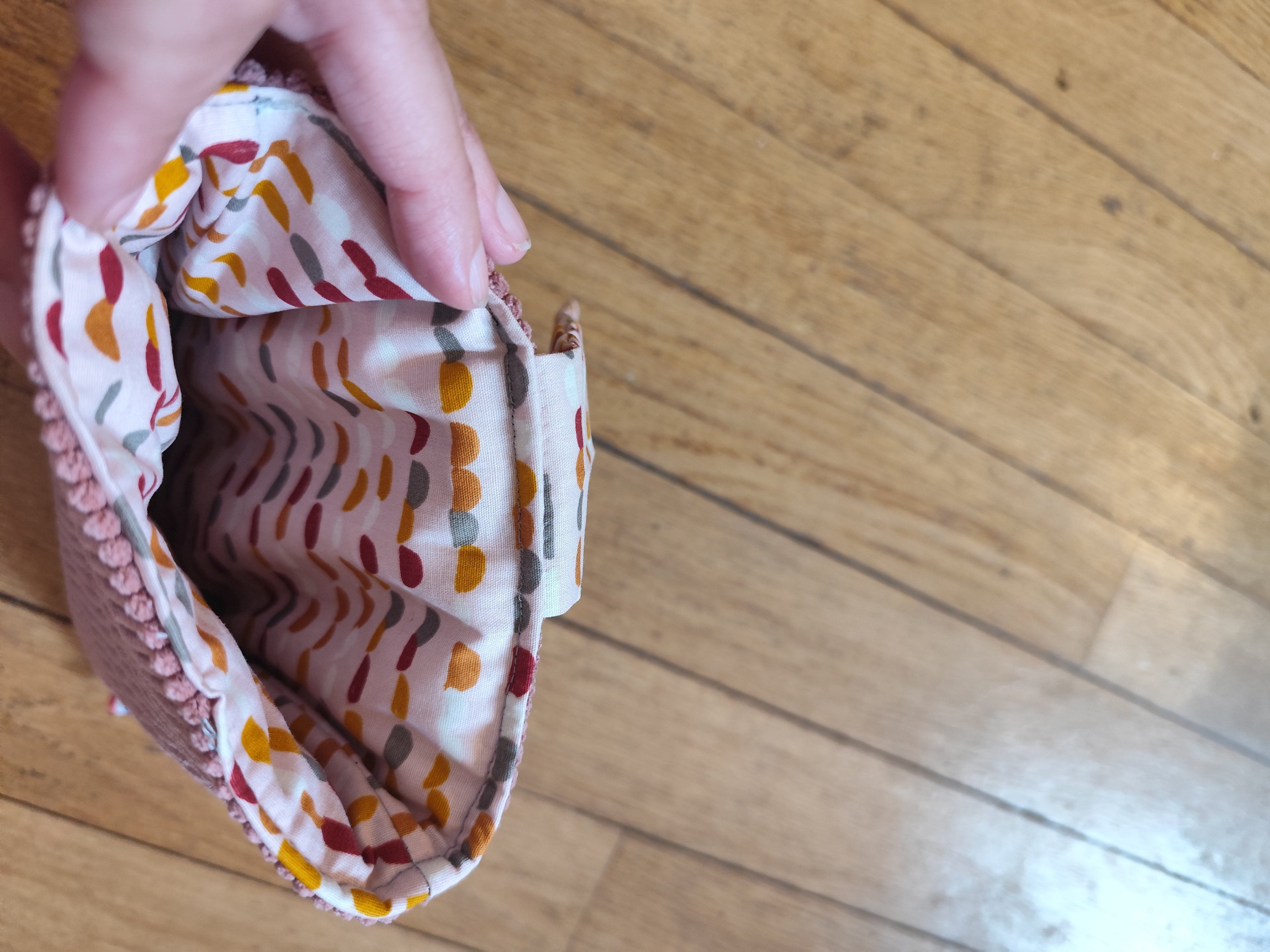 Pochette livre & liseuse Velours rose poudré – Moelleuse bouton-pression