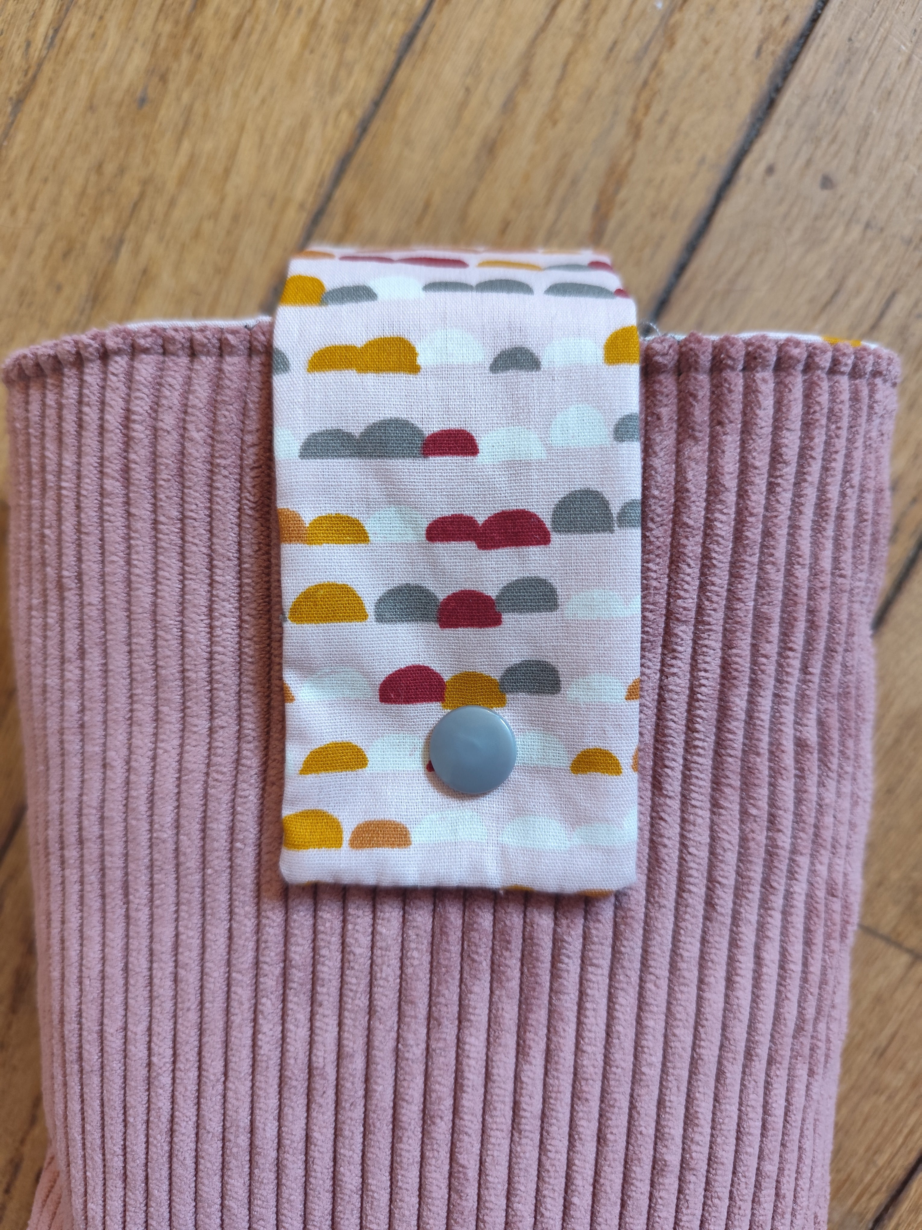 Pochette livre & liseuse Velours rose poudré – Moelleuse bouton-pression