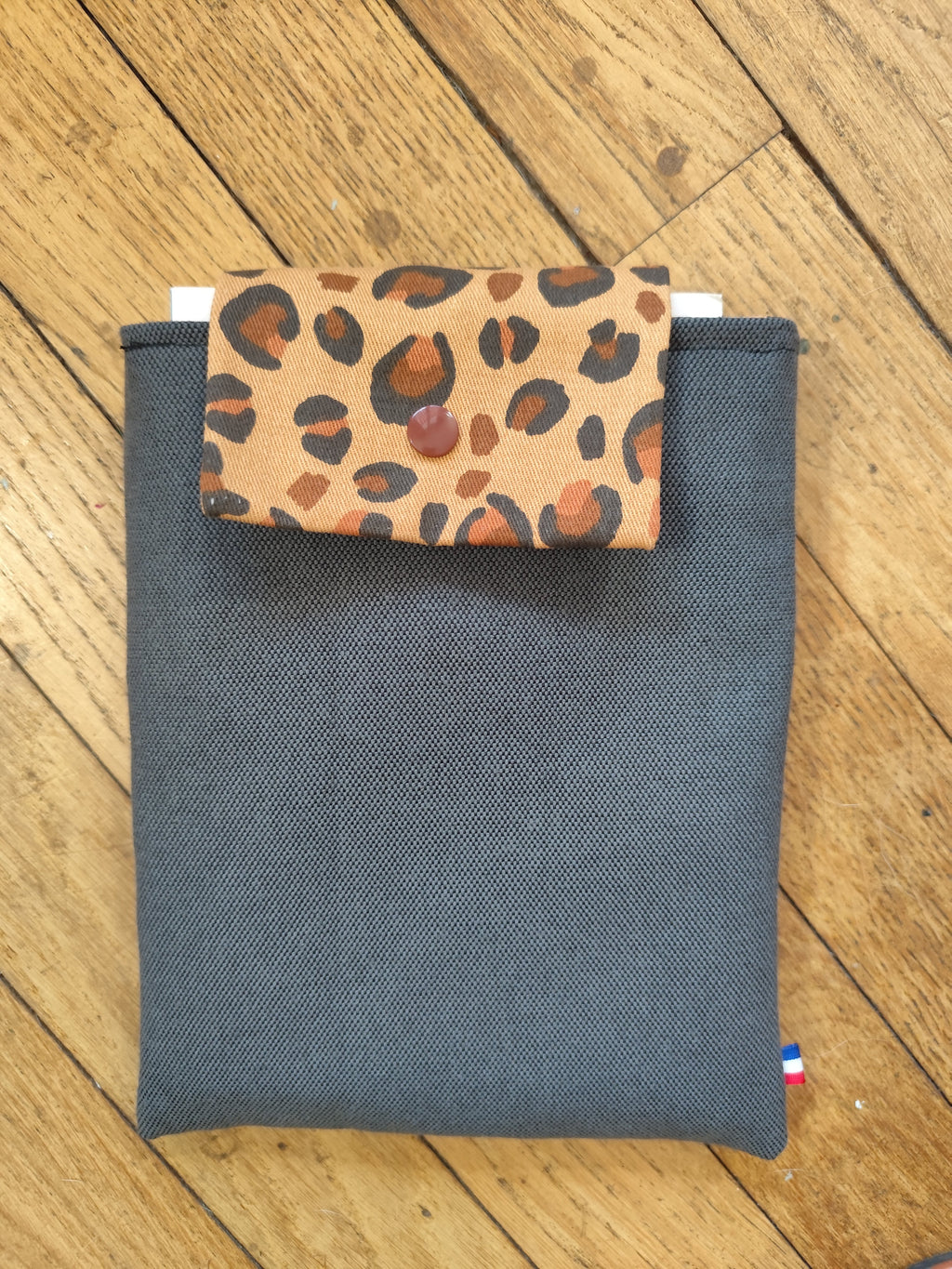 Housse livre & liseuse Gris & Léopard – Nomade bouton pression