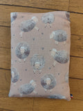 Pochette livre & liseuse Moutons – Moelleuse scratch tissu
