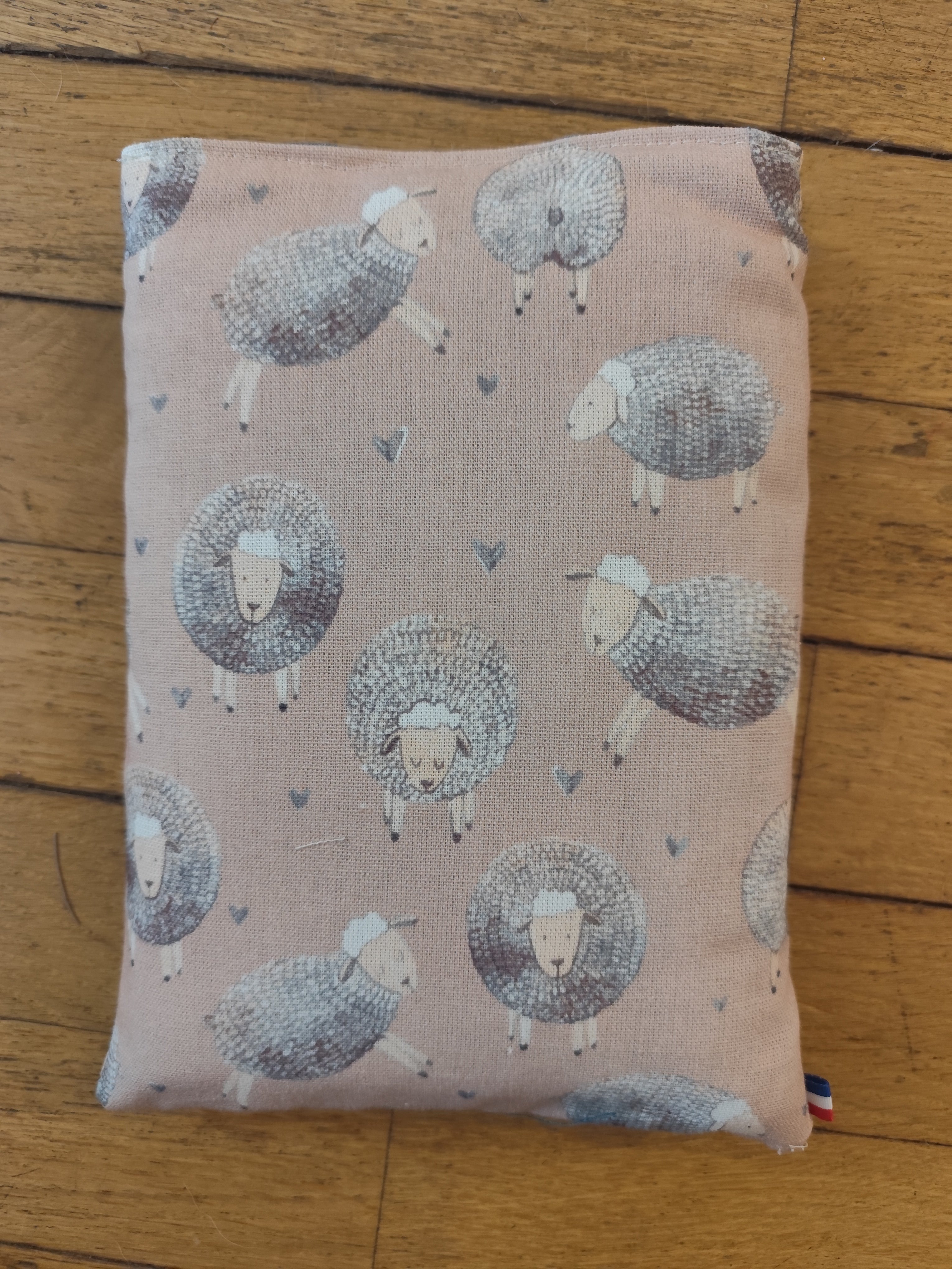 Pochette livre & liseuse Moutons – Moelleuse scratch tissu